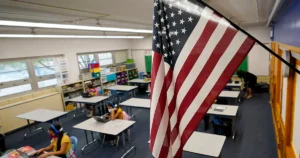 Juez federal de EE. UU. permite redadas de inmigración en escuelas de Denver