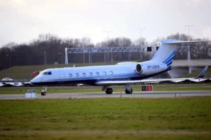 Expresidente de Filipinas aterrizó en La Haya para rendir cuentas ante la CPI