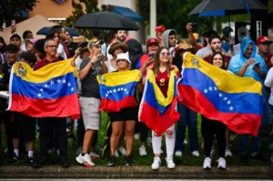 España prepara plan para recibir a venezolanos tras suspensión del TPS en EE. UU.