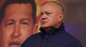 Diosdado anuncia campaña para acabar con “matraqueo” en el Intt y Saime