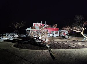 Devastación en el centro de EE. UU.: Tornados y tormentas suman ya 33 muertos y numerosos heridos