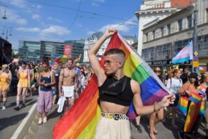 Parlamento de Hungría prohíbe las marchas LGBT en el país