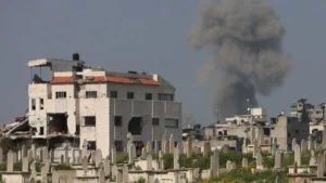 Nuevos bombardeos israelíes asesinan a decenas de palestinos en Gaza