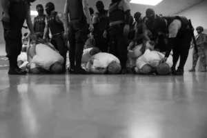 Juez de EE.UU. avala que migrantes venezolanos impugnen órdenes de deportación