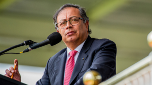 Petro: «Ucrania está a punto de caer en una situación de colonia»