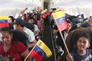 Gobierno recibió a 313 connacionales provenientes de Ciudad de México