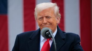 Trump celebra fallo de la Corte Suprema sobre Ley de enemigos extranjeros para deportar venezolanos