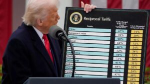 Donald Trump anunció una pausa a los aranceles de decenas de países pero los aumentó a 125% para China