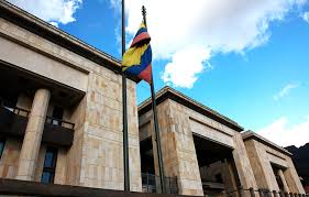 Supremo de Colombia suspende temporalmente investigación contra Petro
