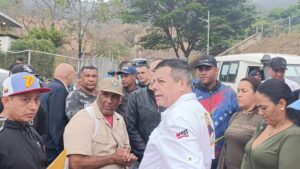 Más de 500 trabajadores de la construcción exigen reactivación del motor construcción en Caracas