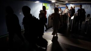 España informa que tardará varias horas para la recuperación total del suministro eléctrico