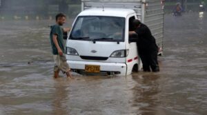 Inundaciones por fuertes lluvias colapsan el sur de Cali