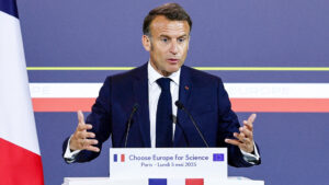 Macron lanza millonario proyecto para atraer investigadores extranjeros ante recortes de Trump