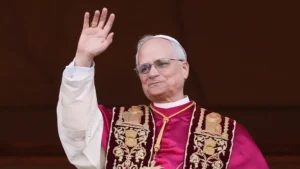 Cardenal Baltazar Porras celebra al nuevo papa Robert Francis Prevost