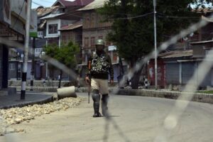 India y Pakistán intercambian disparos en pleno alto al fuego