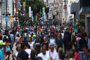 Hinterlaces: 60% de venezolanos votará por el chavismo en elecciones del 25M