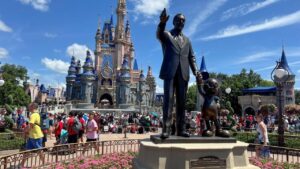Sindicatos de Disney solicitaron ayuda para los 45 venezolanos despedidos