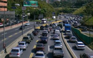 Este lunes cerrarán parcialmente la Autopista Prados del Este por rehabilitación