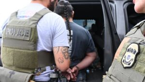 Trump presenta plan de deportaciones masivas y anuncia expansión histórica del ICE
