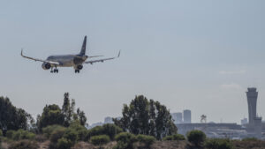 Hutíes: Ataque «cualitativo» al mayor aeropuerto israelí impide aterrizaje de avión militar de EE.UU.