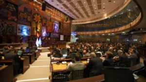 Ecuador aprueba reforma constitucional para permitir bases militares extranjeras en lucha contra el crimen organizado