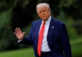 Trump restablece prohibición de viajes a EE. UU. y prohíbe el ingreso de ciudadanos de 12 países