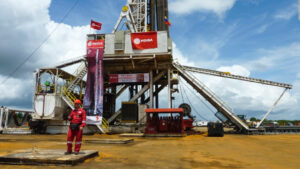 Bloomberg: Venezuela se asocia con empresas petroleras más pequeñas mientras Chevron reduce su producción