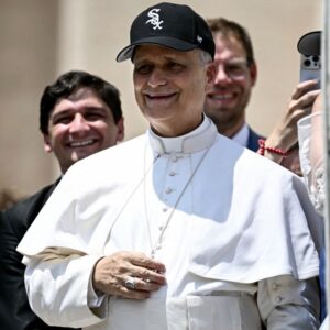 Papa León XIV lució su gorra de los Medias Blancas en el Vaticano