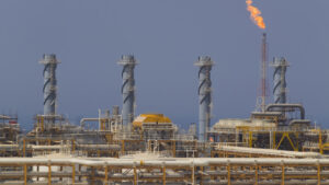 Israel ataca instalaciones de petróleo y gas de Irán