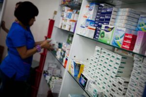 Cifar estima que industria farmacéutica culmine 2025 con incremento de 20% en producción