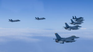 EE.UU. traslada más aviones de combate a Oriente Medio