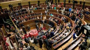 Tensa jornada en el Congreso español por acusaciones de corrupción al PSOE