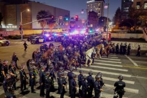 Cambian formas de protesta en California: Escraches y bloqueos aumentan contra agentes migratorios