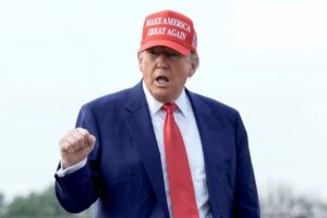 Trump advierte a “todos” mantener bajos los precios del petróleo tras ataque a Irán