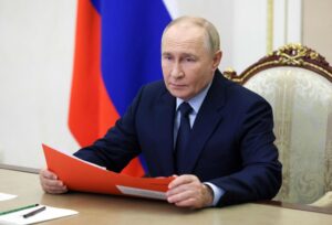 Putin acusa a Occidente de intentar robar activos rusos