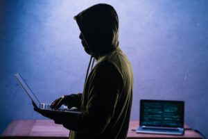 “Cuidado con el truco ‘ClickFix’: así engañan a la gente para instalar virus en sus computadoras”