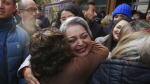 Jeannette Jara triunfa en las primarias del oficialismo en Chile