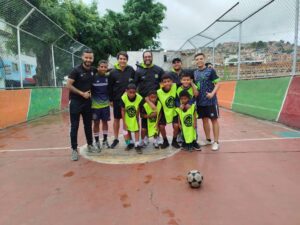 Academia de fútbol Green Stick brinda apoyo a niños de Petare