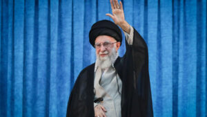 Ayatolá Jameneí: Los sabios se burlarán de las declaraciones sobre la rendición de Irán