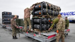 EE. UU. suspende parte del envío de armas a Ucrania