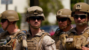 EE.UU. moviliza marines a Florida para apoyar las redadas