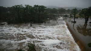 Trump declara desastre mayor en un condado de Texas azotado por inundaciones