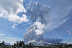Volcán Lewotobi Laki-Laki en Indonesia entró en erupción 