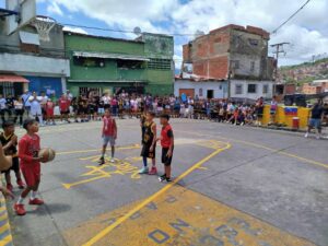Sector «La Virgen» del barrio Unión de Petare celebró torneo de básquet