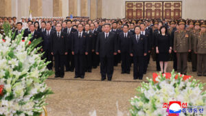 Kim Jong-un rindió homenaje al fundador del país, Kim Il-sung