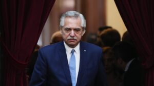 Expresidente argentino Alberto Fernández no podrá salir del país por orden judicial