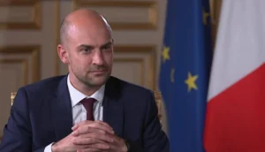 Francia amenaza a Irán con restablecer sanciones