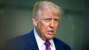 Trump es diagnosticado con insuficiencia venosa tras reportar hinchazón en las piernas