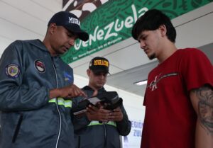 Nuevo vuelo de 207 connacionales deportados de EE. UU. llegan a Venezuela