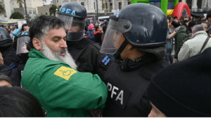 Reprimen protesta por veto a Ley de Emergencia en Discapacidad en Argentina